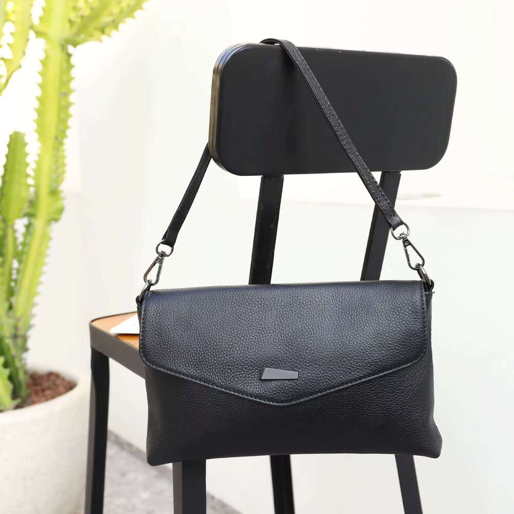 2023 Women's Messenger Fashion Envelope New Shoulder Handbag Soft Leather All-Match Small Bag