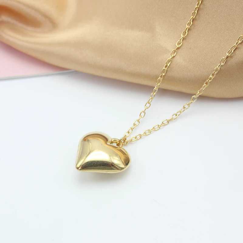 Exaggerated Metal Big Heart Pendant Choker Necklace for Women Elegant Minimalism Gold Color Chain Christmas Jewelry Girl GiftXJ250121