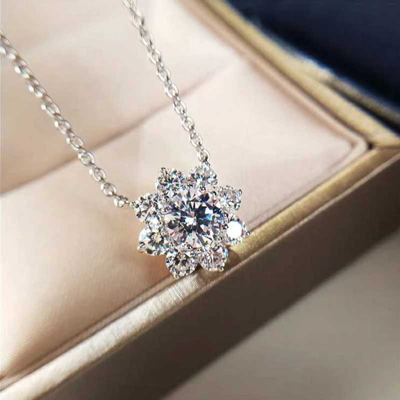 COSFIX Moissanite Necklace For Women 1 CT D Color VVS1 Excellent Cut Round Diamond Sunflower Pendant Necklace 925 Silver JewelryXJ250114