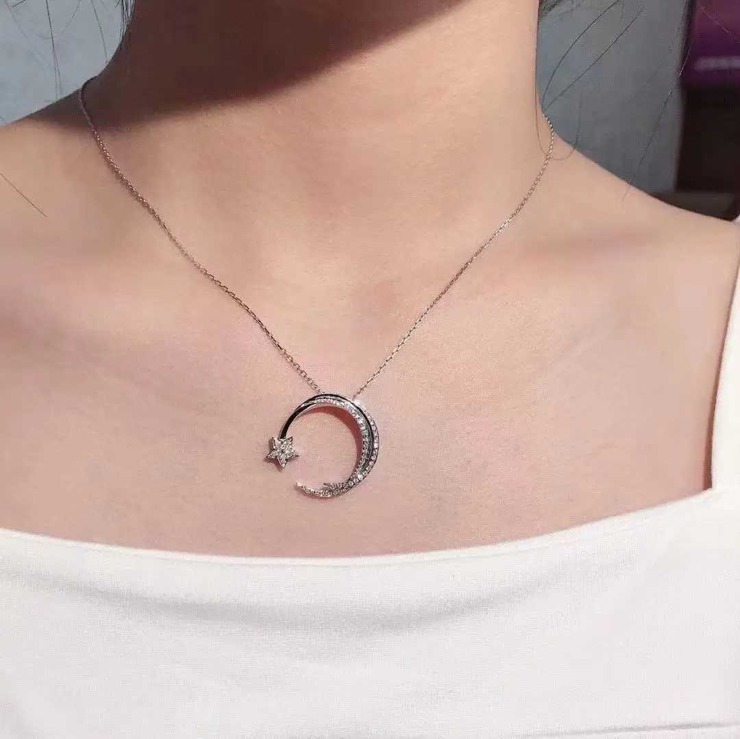 Simple Fashion Diamond Star Moon Pendant Necklace 925 Silver Fashion Womens Jewelry Wedding Bridal Jewelry Birtay GiftXJ250114