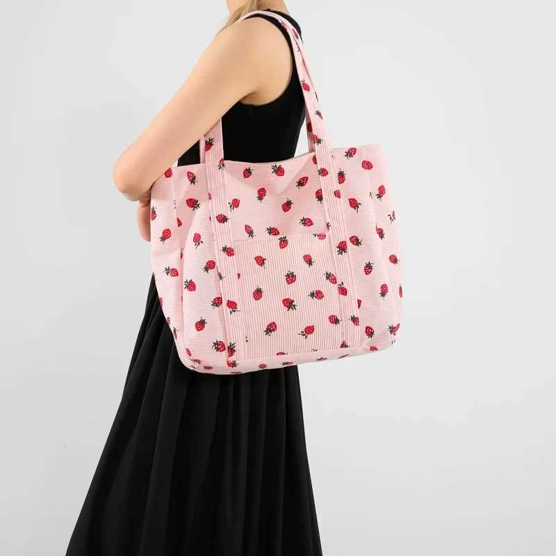 Corduroy Handbag Strberries Beach Bag Fiable Versatile Shoulder Bag LargeCapacity Simple Commuter Womens Tote Bag BolsosXJ250121
