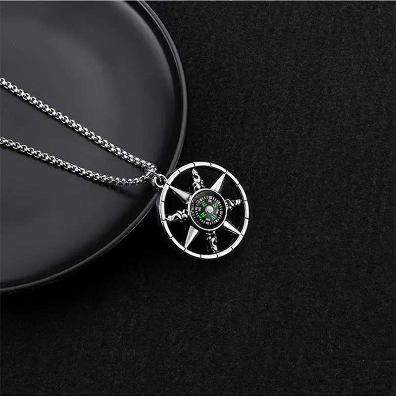 Compass Necklace European and American Mens Versatile Simple Sweater Chain Personalized Hip Hop Pendant Womens Fashion TagXJ250114