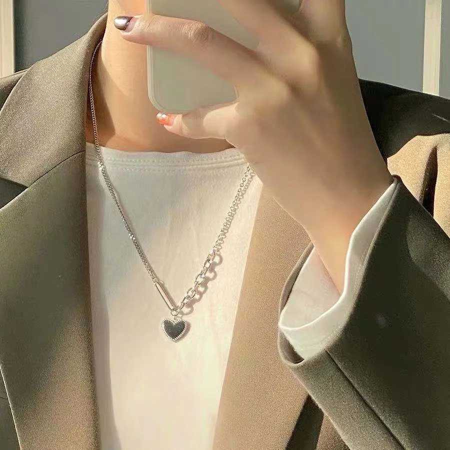2022 New Love Trend Hip-hop Punk Sweater Chain Heart Personality Pendant Necklace Jewelry That Both Men And Women Can WearXJ250121