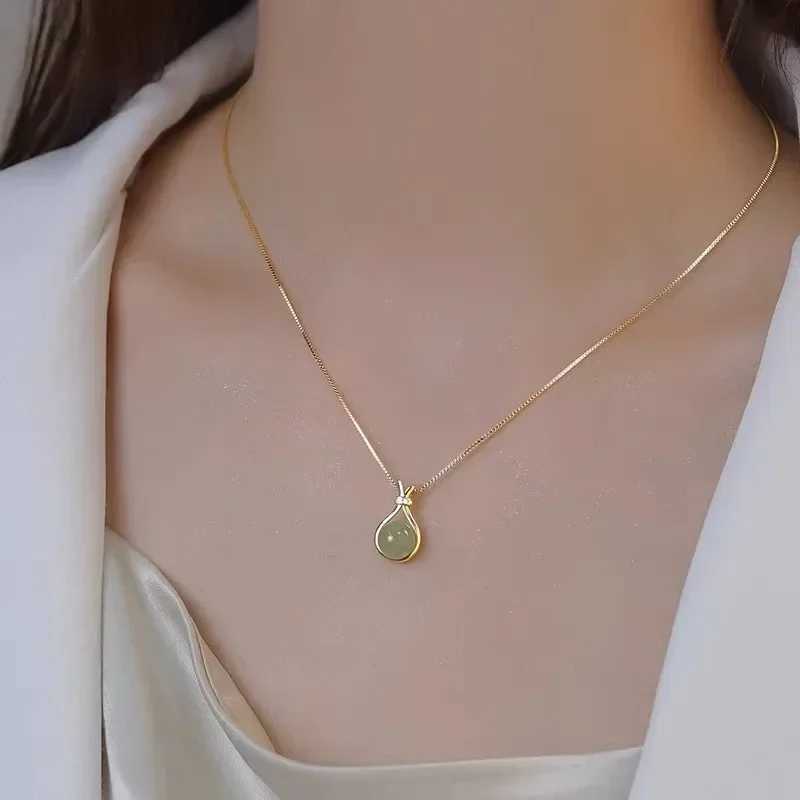 Vintage Pendant Necklaces Womens Luxury Light Green Clavicle Chain Female Trendy Wedding Necklaces Jewelry AccessoriesXJ250121