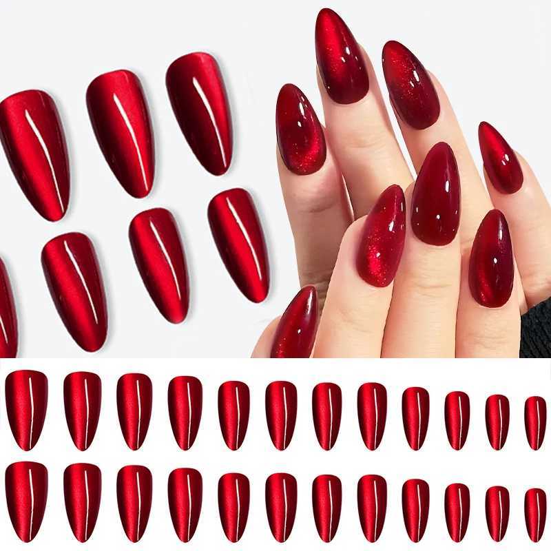 24 sparkling red cat magnet fake nails are fashionable and detachable. The fake nails are pressed onto the nails and decorated with adhesive treatment