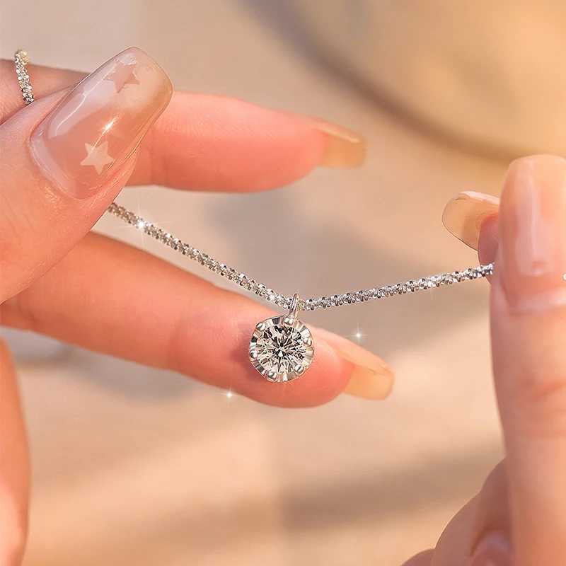 Real Moissanite Diamond 6 Prong Pendant Necklace 925 Sterling Silver Sparkling Cauliflower Chain for Women Wedding Fine JewelryXJ250114