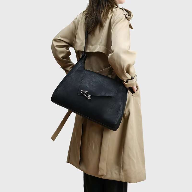 Classic Large Capacity Half Moon Bags For Women Designer Handbags Purses 2025 New In PU Lock Decoration Underarm Shoulder