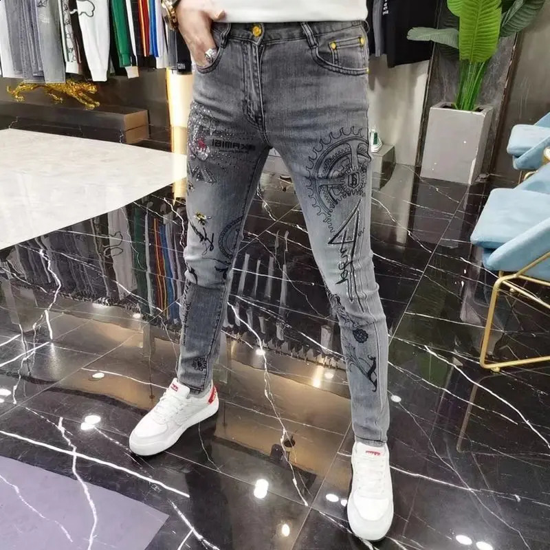 High-end European Korean Mens Slim Fit Jeans with Tiger Diamond Print for Casual Wear Spring Autumn Stretch Clothing Men 250120