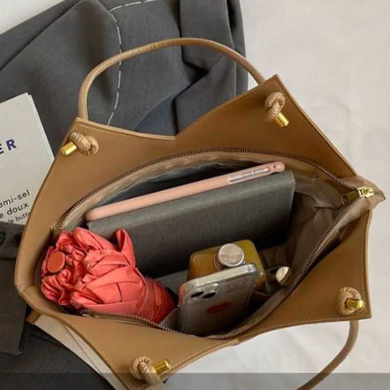 New Arrival Large Capacity Bag for Womens New Minimalist Canvas Tote Bag Versatile Commuting College Student Class Shoulder Bag Handbag H251215