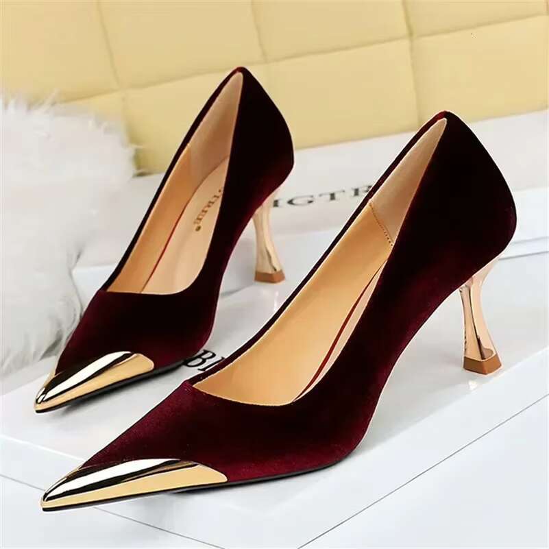 Women 7cm High Classic Green 2024 Bury Party Veet Pumps Lady Nightclub Low Heels Metal Toe Elegant Wedding New Shoes