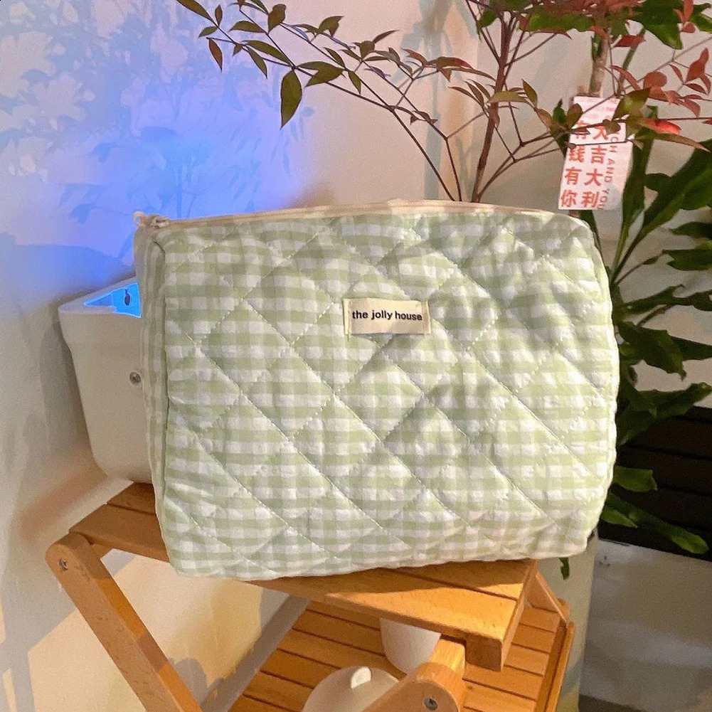 Plaid Checkered Travel Makeup Pouch Large Capacity Makeup Organizer Storage Bag Cosmetic Organizer Case for Women and Girls 250120