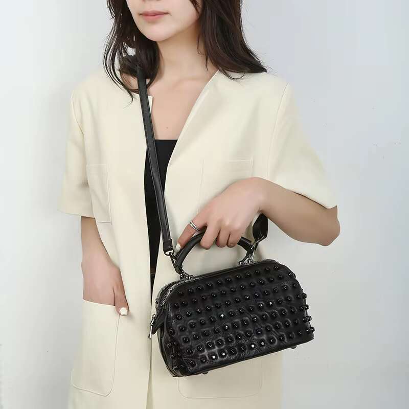 Original Brands Designer Handbag Women 2025 New In Fashion Rivet Casual Shoulder Large Capacity Trend Chic Crossbody Bag