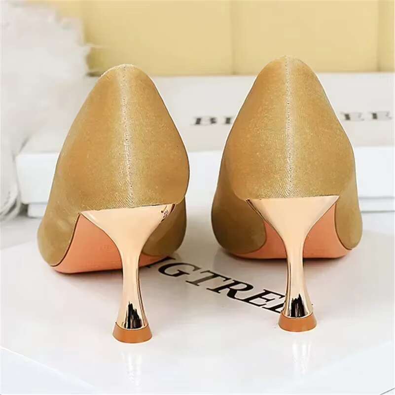Women 7cm High Classic Green 2024 Bury Party Veet Pumps Lady Nightclub Low Heels Metal Toe Elegant Wedding New Shoes