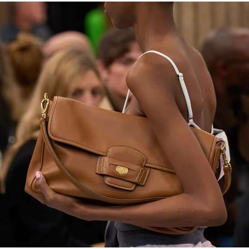 Leather Women's Underarm Designer Large Capacity Saddle Ladies Handbag Gold Coin Buckle Classic Exquisite Bag