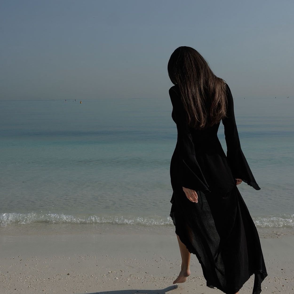 2025 New Designer Long Sleeved Pleated Cardigan Dress Bikini Sunscreen Cover Sexy Women's Beach Skirt
