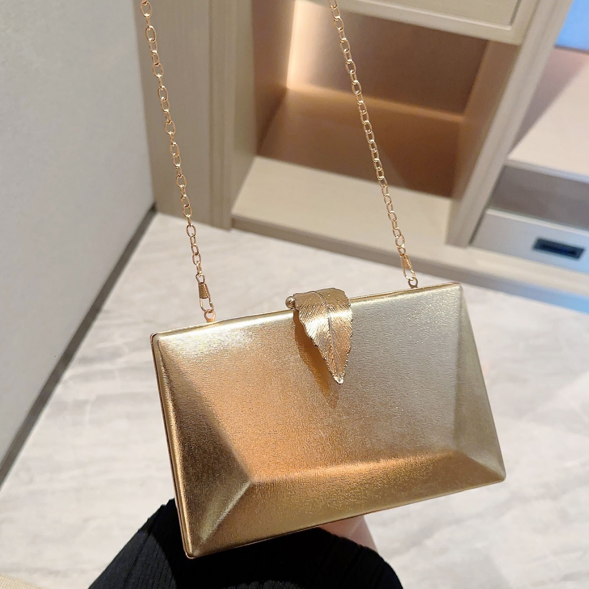 Fashionable Banquet With Metal Leaf Buckle Handle Square Box Crossbody Chain Bag, Evening Dress Bag