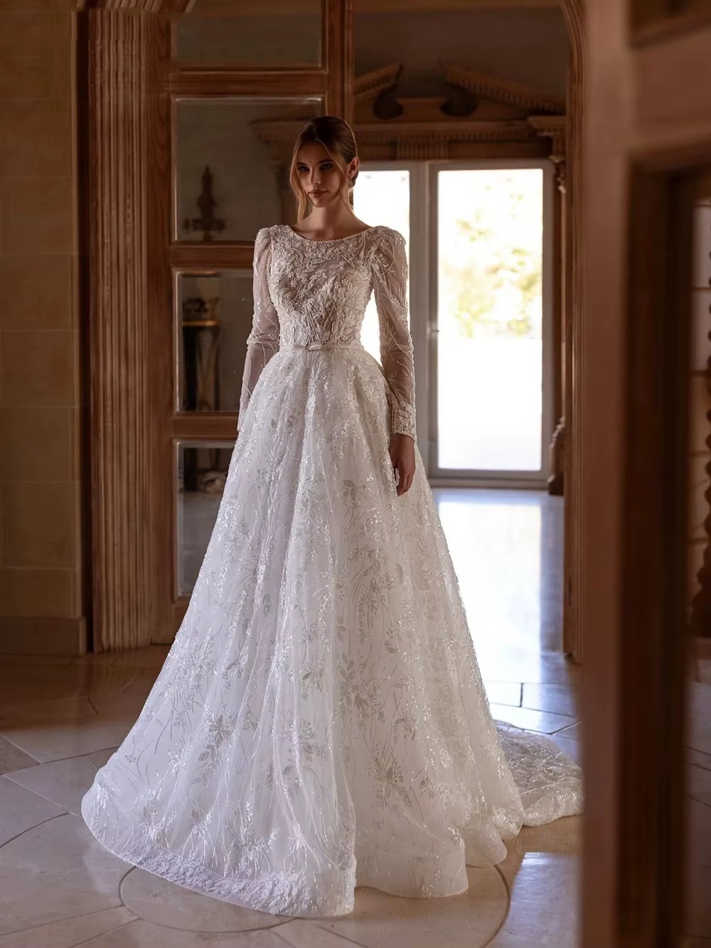 Classic A e Bridal Dress Appliques Beaded Wedding Scoop Neck Long Sleeves Gown Sweep Train Customized Dresses Vestido De Novia
