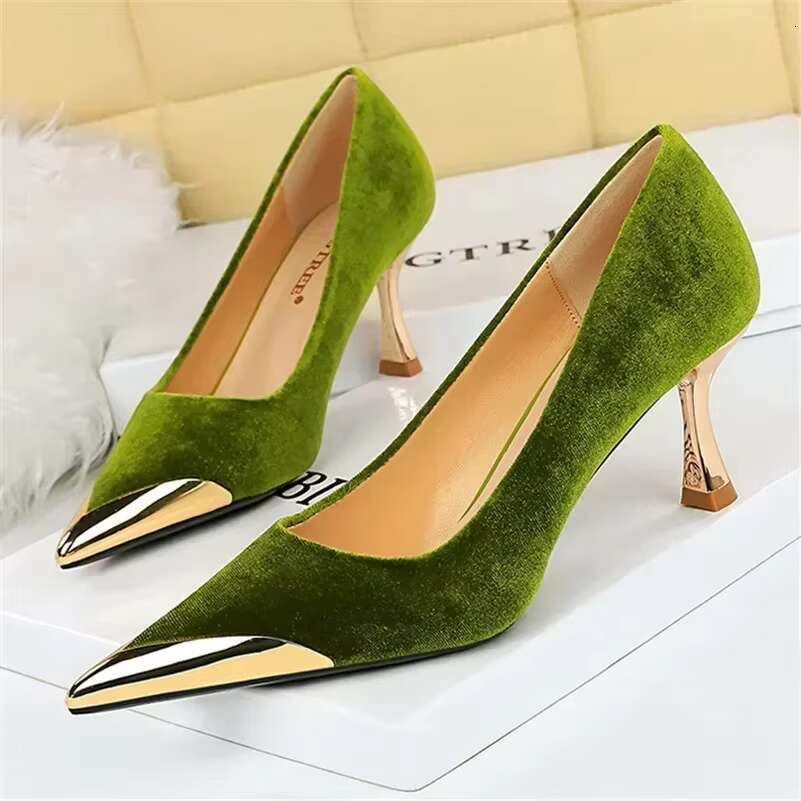 Women 7cm High Classic Green 2024 Bury Party Veet Pumps Lady Nightclub Low Heels Metal Toe Elegant Wedding New Shoes