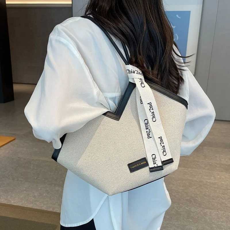 New Arrival Large Capacity Bag for Womens New Minimalist Canvas Tote Bag Versatile Commuting College Student Class Shoulder Bag Handbag H251215