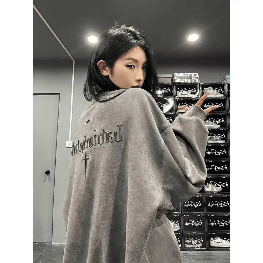 2024 Y2K New Suede Embroidered Round Neck Sweater for Mens Clown in Spring and Autumn Attracting Gothic American Fashion Couple Coat W250117