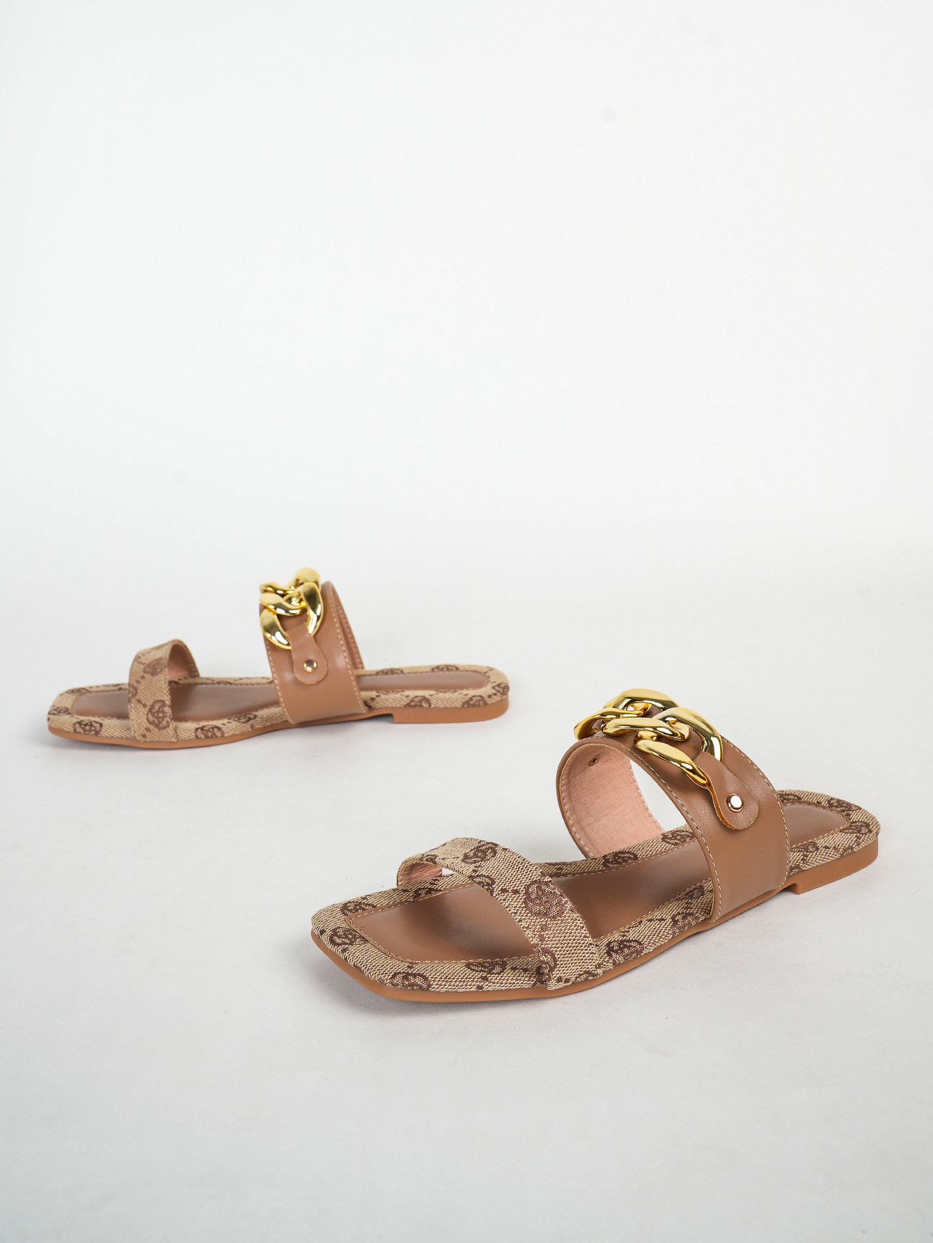 Cross-border foreign trade women's two-frame fashion metal buckle comfortable non-slip square head flat sandals wholesale