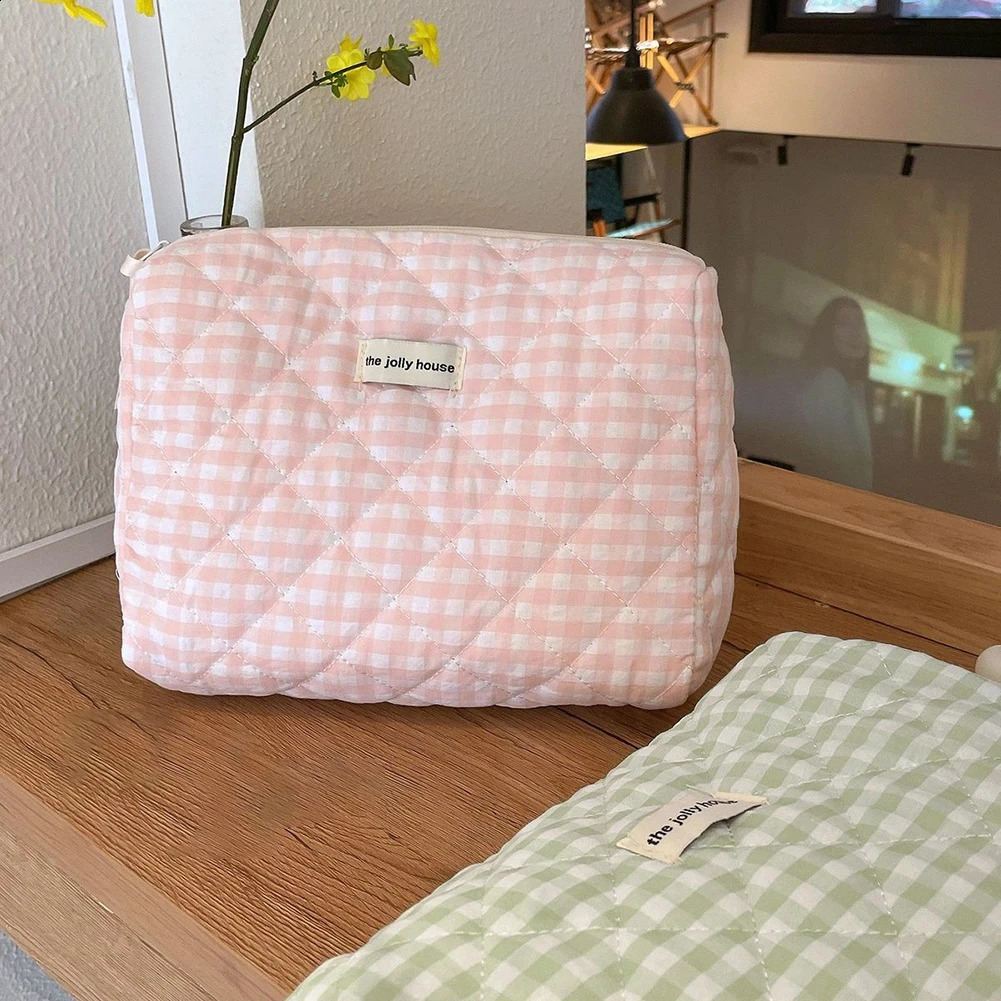 Plaid Checkered Travel Makeup Pouch Large Capacity Makeup Organizer Storage Bag Cosmetic Organizer Case for Women and Girls 250120