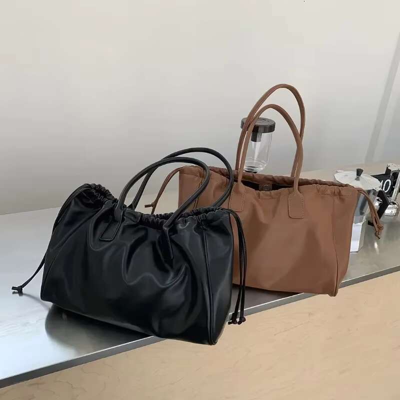 Autumn And Winter New Retro Large-Capacity Shoulder Handbag Women's Soft Leather Pu Armpit Tote Bag For Women 2023