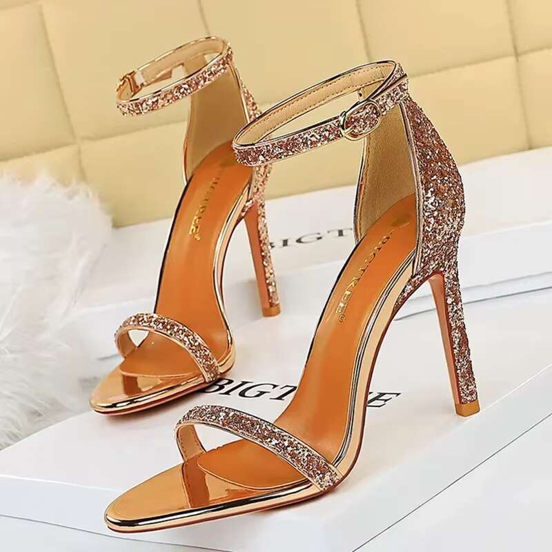2024 Elegant Women Summer Evening Banquet Lady 10cm High Heels Sparkly Sequins Sier Champagne Catwalk Sandals