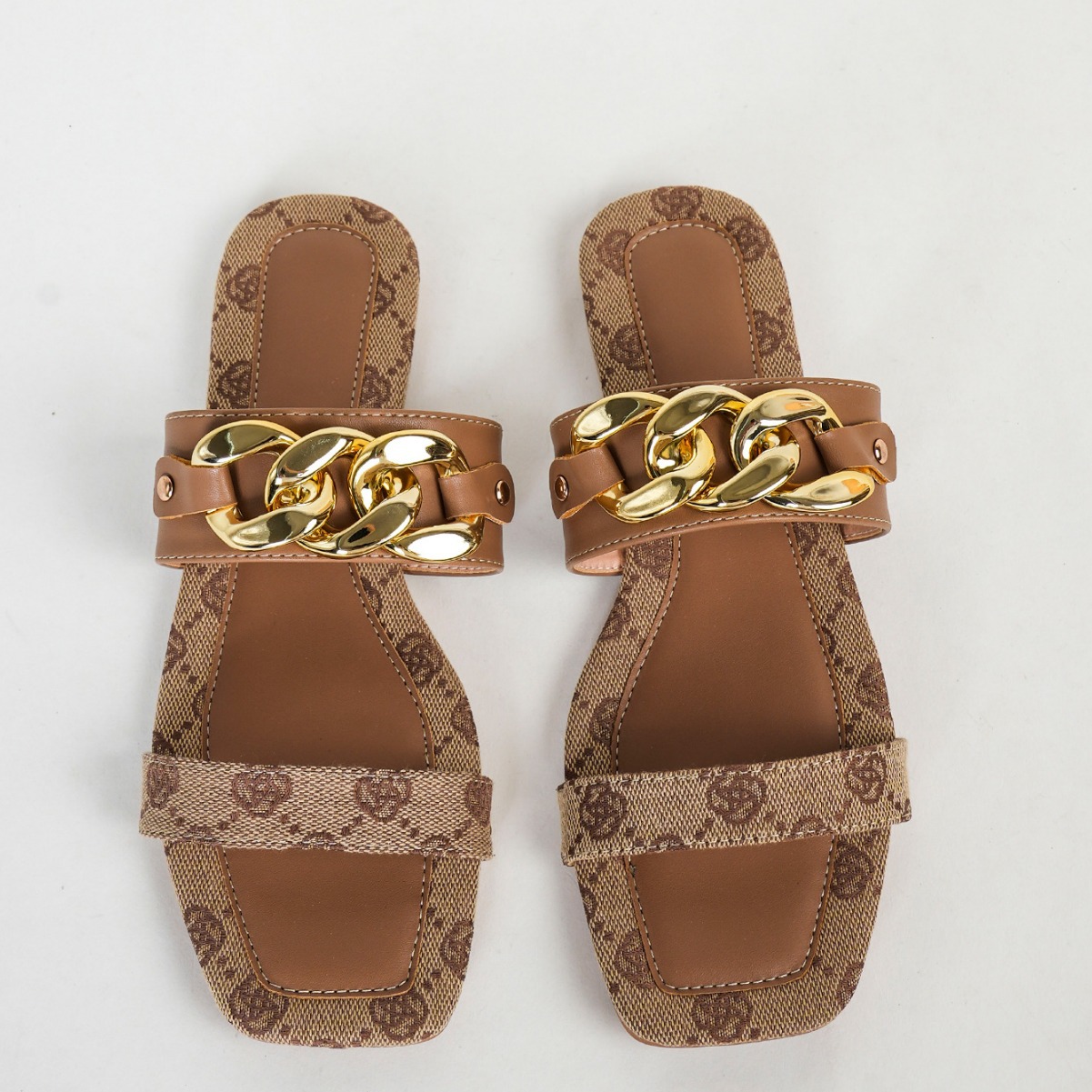 Cross-border foreign trade women's two-frame fashion metal buckle comfortable non-slip square head flat sandals wholesale