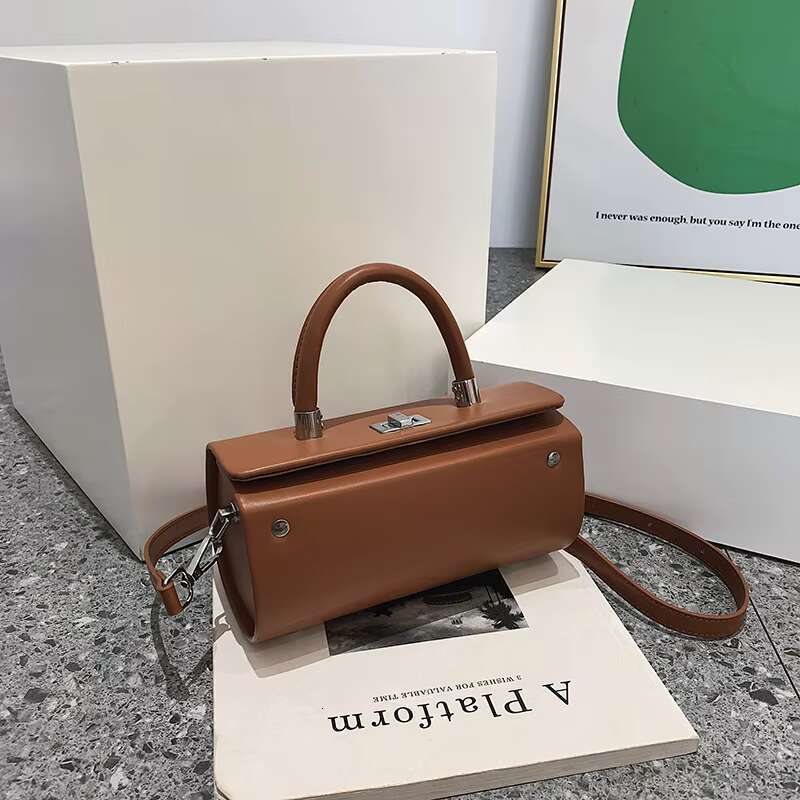 Special-Interest Design Women's New Portable Shoulder Messenger Fashion Advanced Texture Western Style Pillow Bag