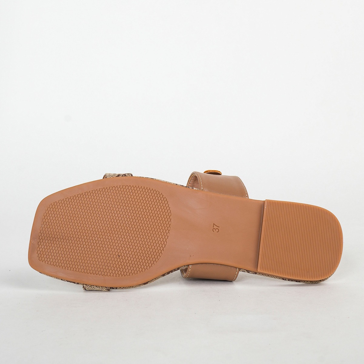 Cross-border foreign trade women's two-frame fashion metal buckle comfortable non-slip square head flat sandals wholesale