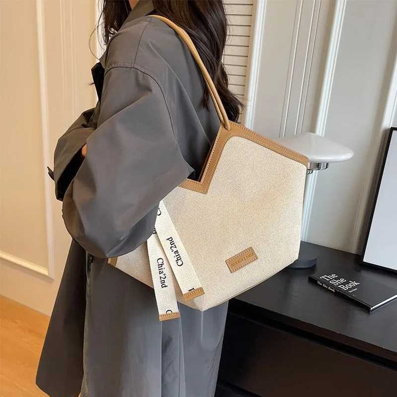 New Arrival Large Capacity Bag for Womens New Minimalist Canvas Tote Bag Versatile Commuting College Student Class Shoulder Bag Handbag H251215