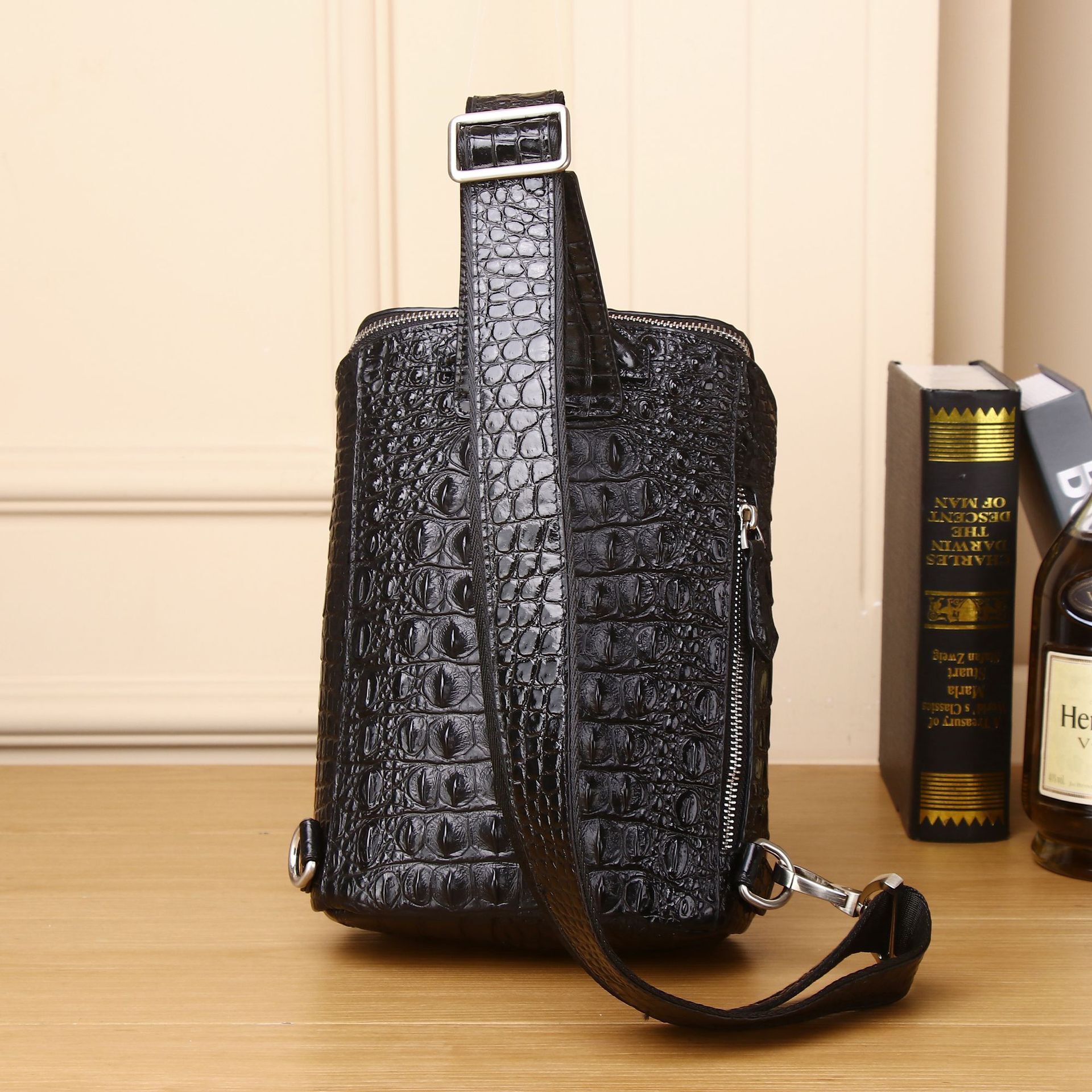Crocodile pattern chest leather cross single shoulder cowhide small bag, diagonal backpack, large capacity casual men's bag trend