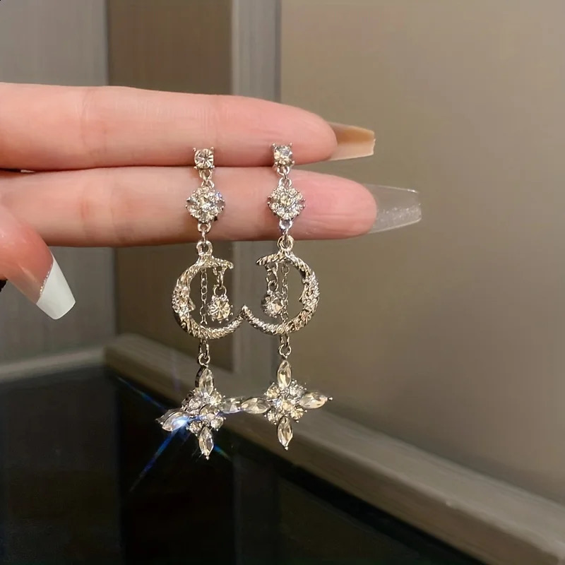 Fashionable temperament sparkling rhinestones moon tassel earrings womens fashionable temperament party elegance jewelry 250110