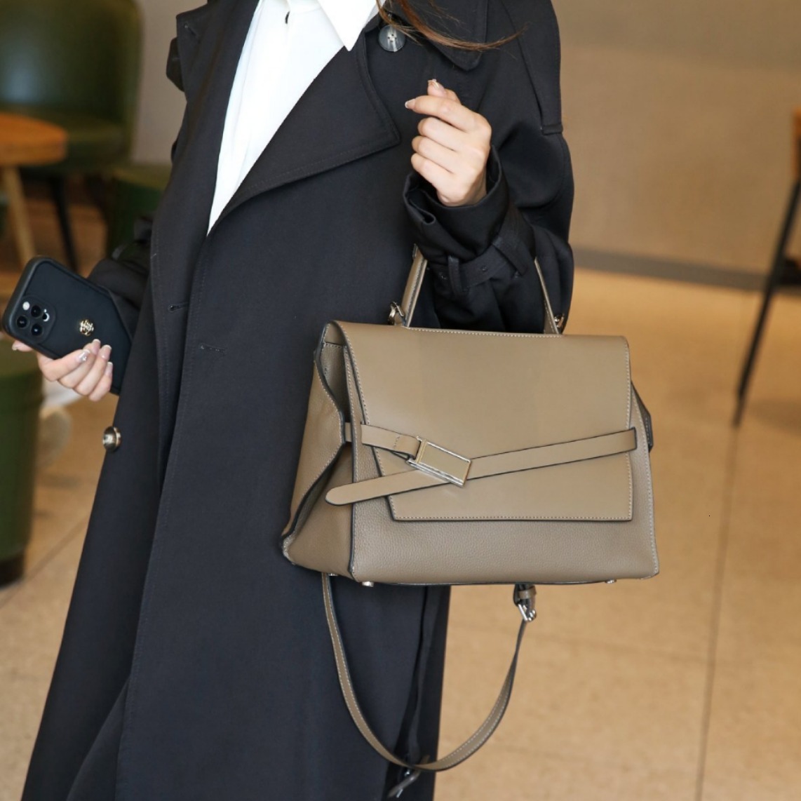 Leather fashion handbag, large capacity tote new niche design, single shoulder diagonal cross bag, female