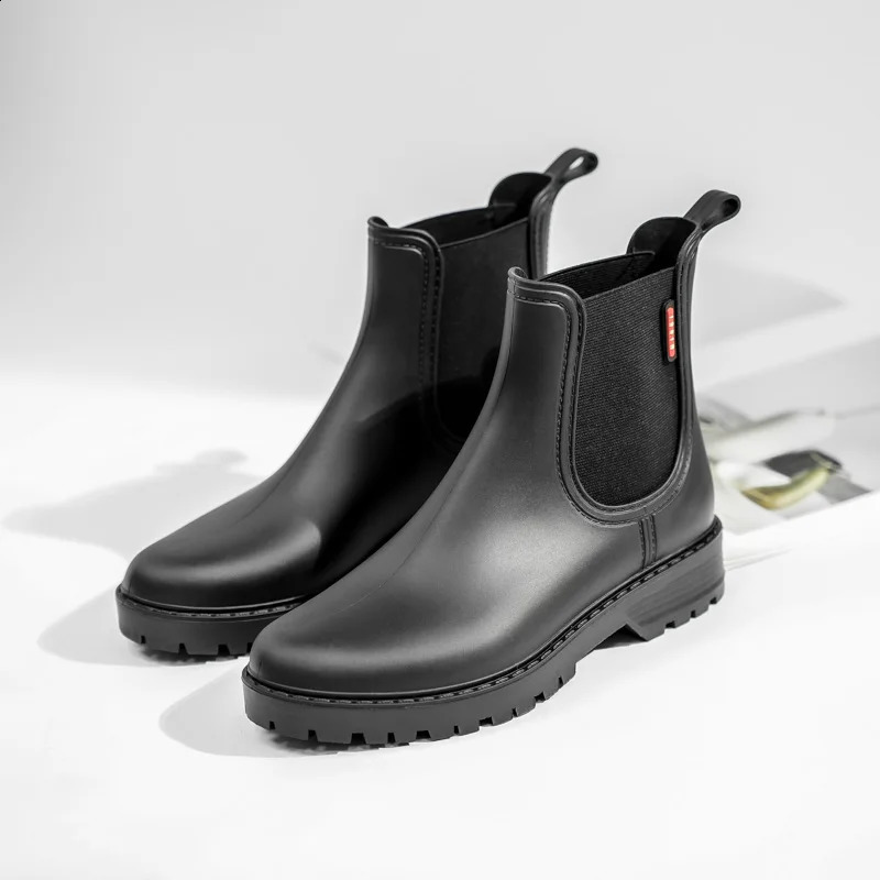 Womens short tube anti slip rain shoes lightweight waterproof water shoes fashionable Chelsea rain boots PVC one-time moldin 250120