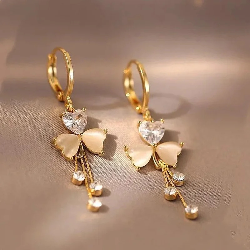 Temperature Clover crystal protein stone flower drop pendant earrings suitable for female charm gold tassel stud bridal jewelry accessories 250110