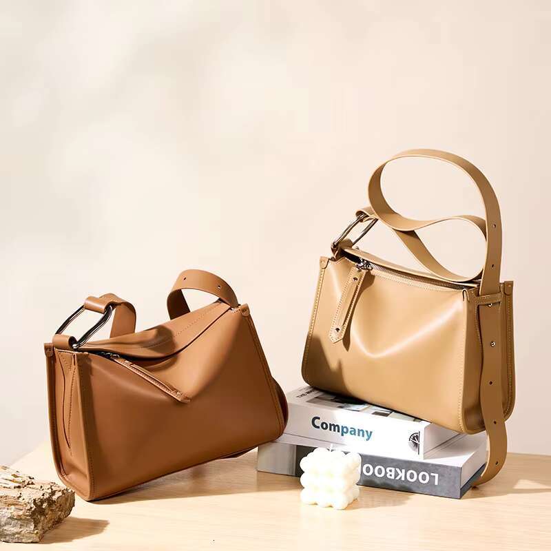17 Women Shoulder Messenger Crossbody Bag Soft Leather Satchel Large Capacity Designer Black Waterproof Handbag Apricot