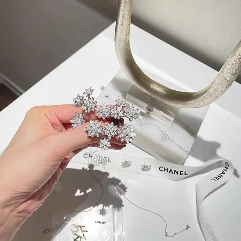 Splendid Statement Clear White CZ Flowers Cluster Open Rings for Dressy Up Jewelry 250121