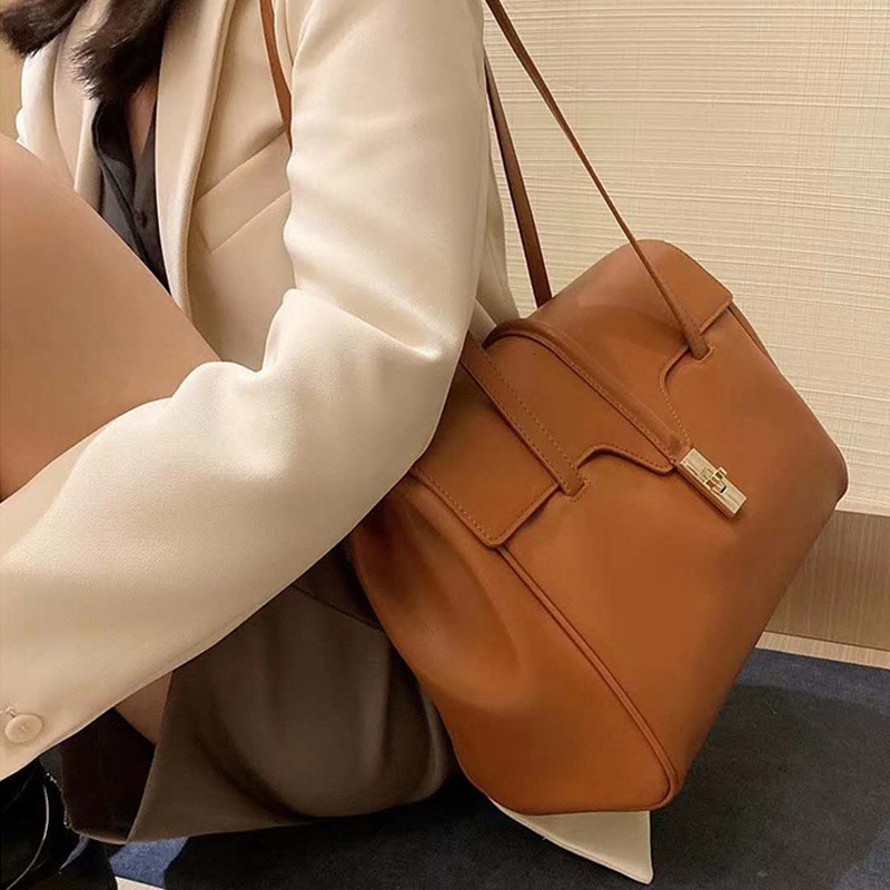 Autumn and Winter New Axigo Same Style Tote Leather Women's Soft16 hot Large Shoulder Handheld Underarm Bag Women