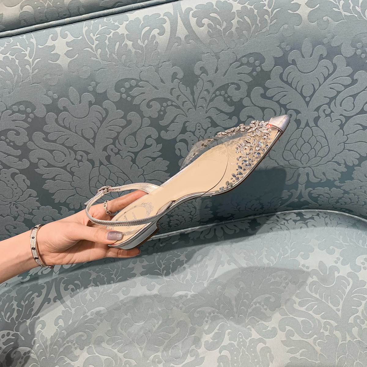 2025 New hot free shipping designer sandals for womens flat sandals Transparent rhinestone pointed low heel sandals