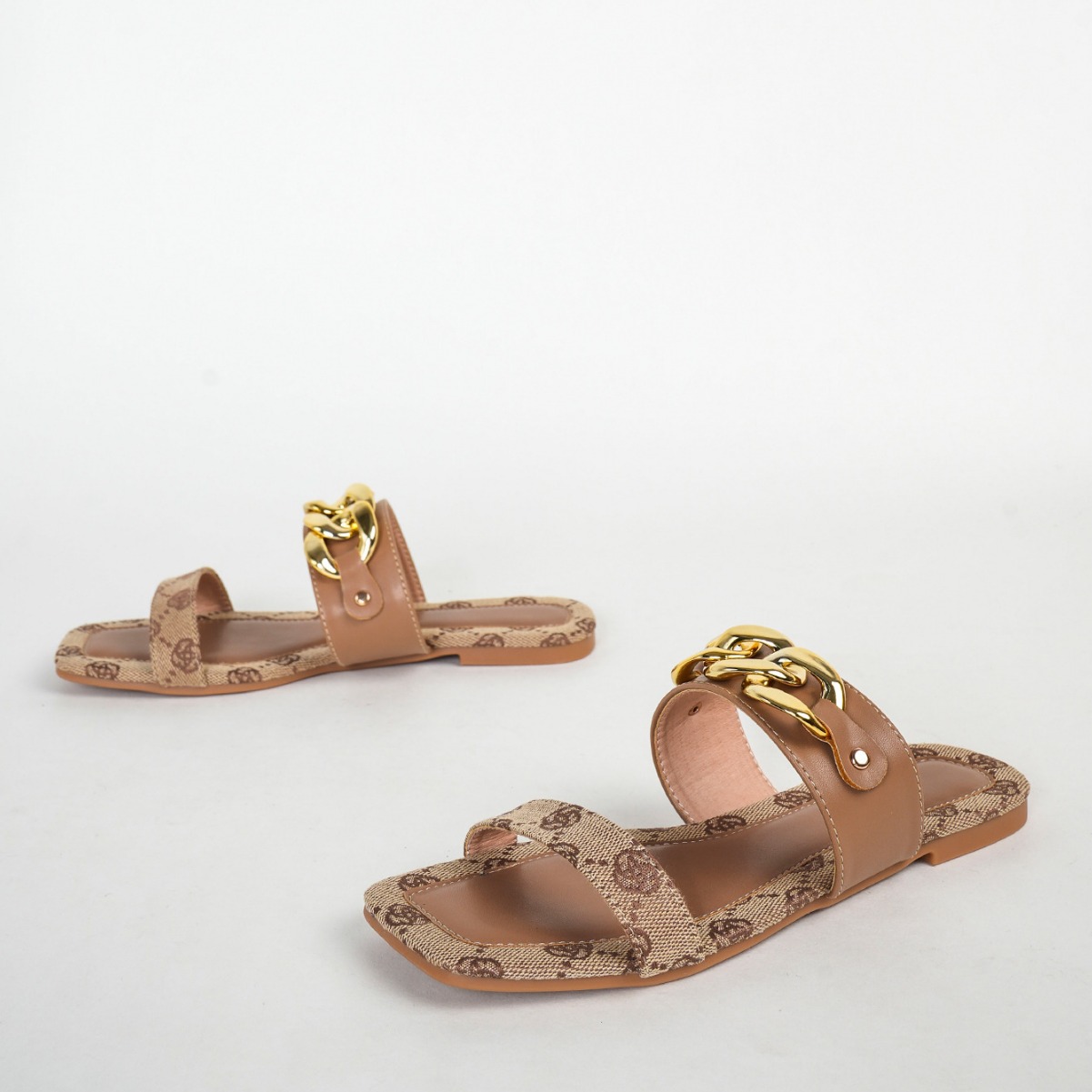 Cross-border foreign trade women's two-frame fashion metal buckle comfortable non-slip square head flat sandals wholesale
