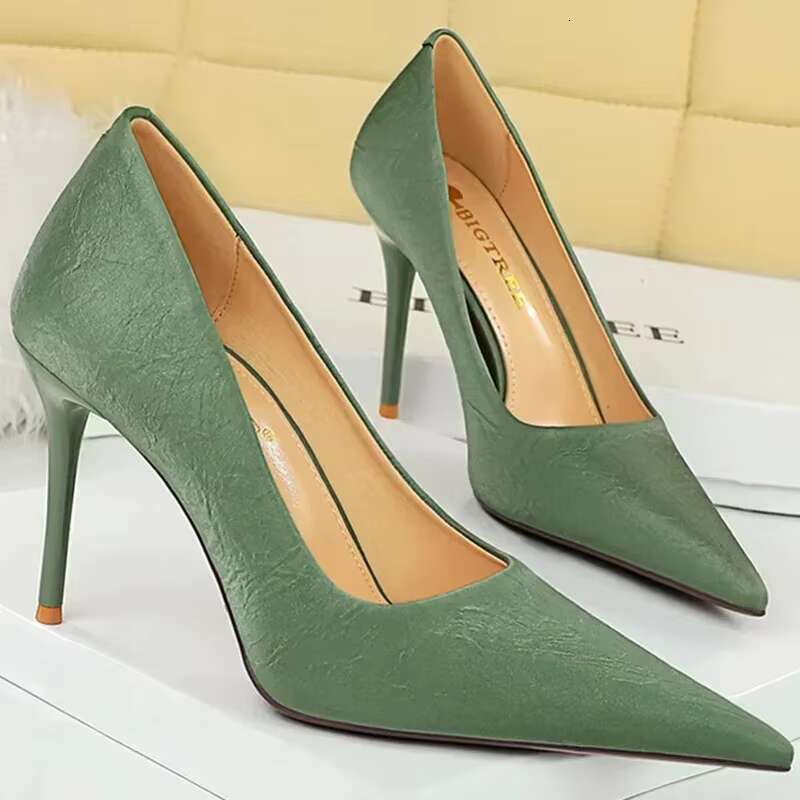 2024 New Women 7.5cm 9.5cm High Heels Party Versatile Slip On Pumps Lady Satin Retro Formal Banquet Designer Spring Autumn Shoes