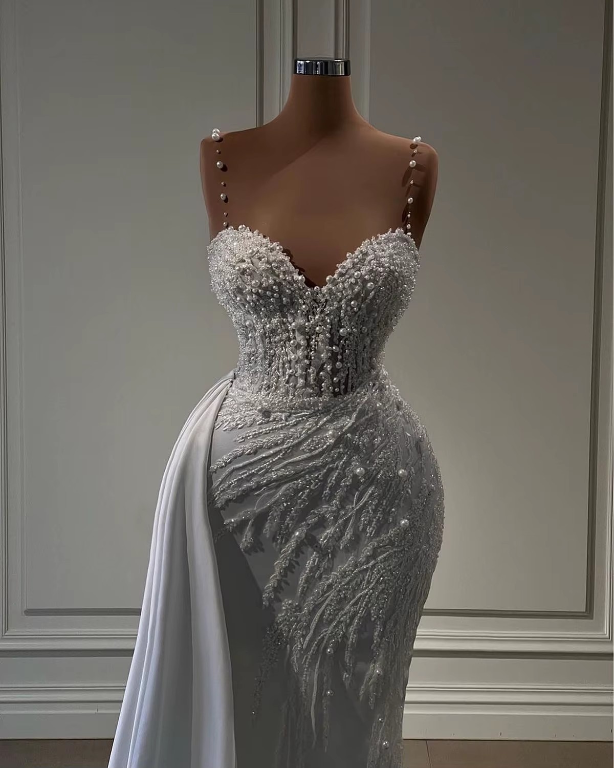 Elegant Mermaid Wedding Dresses For Women Sweetheart Neck Sleeveless Gown Pearls Sequins Detachable Train Customized Dress