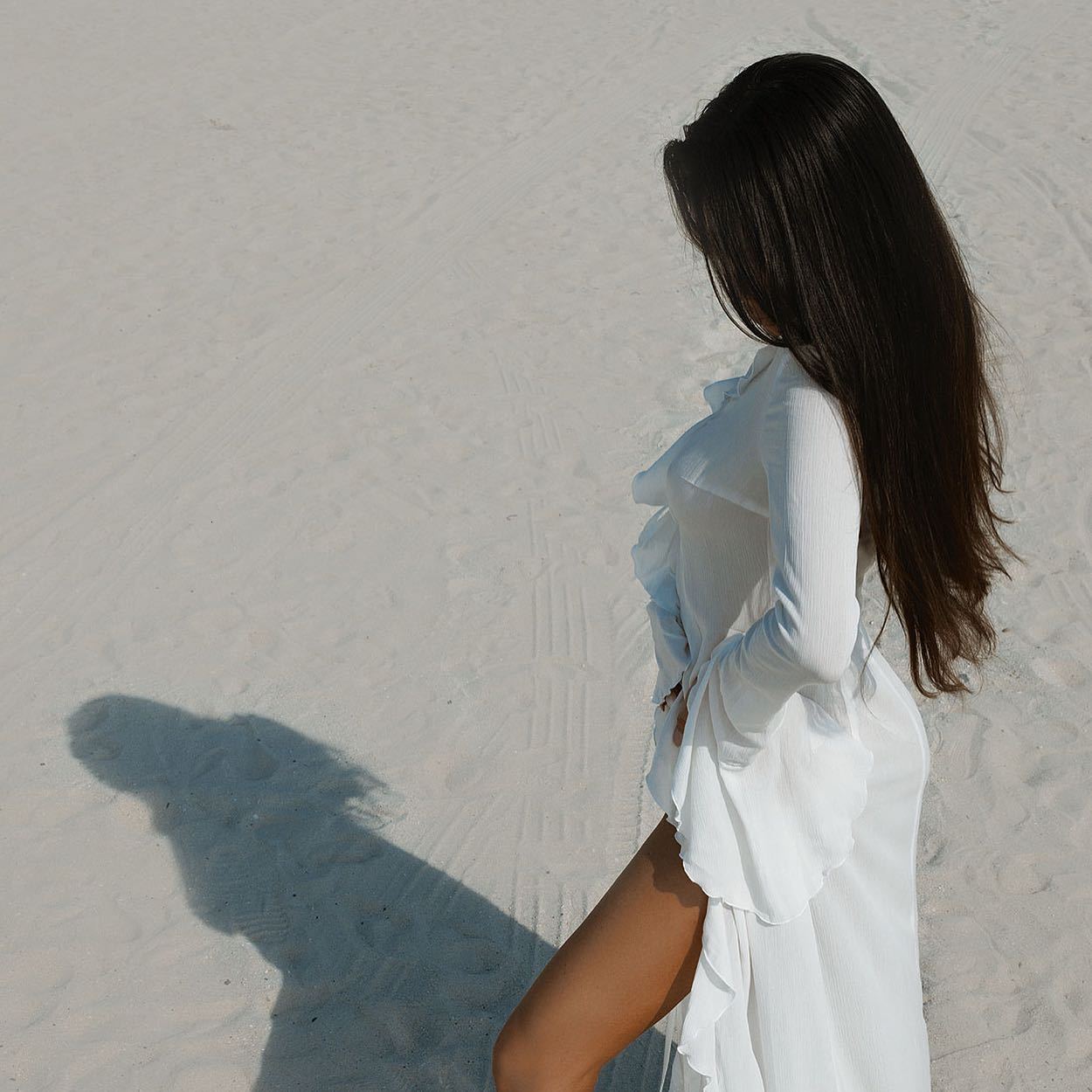 2025 New Designer Long Sleeved Pleated Cardigan Dress Bikini Sunscreen Cover Sexy Women's Beach Skirt
