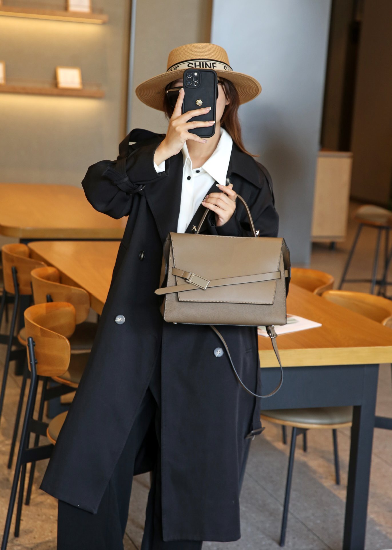 Leather fashion handbag, large capacity tote new niche design, single shoulder diagonal cross bag, female