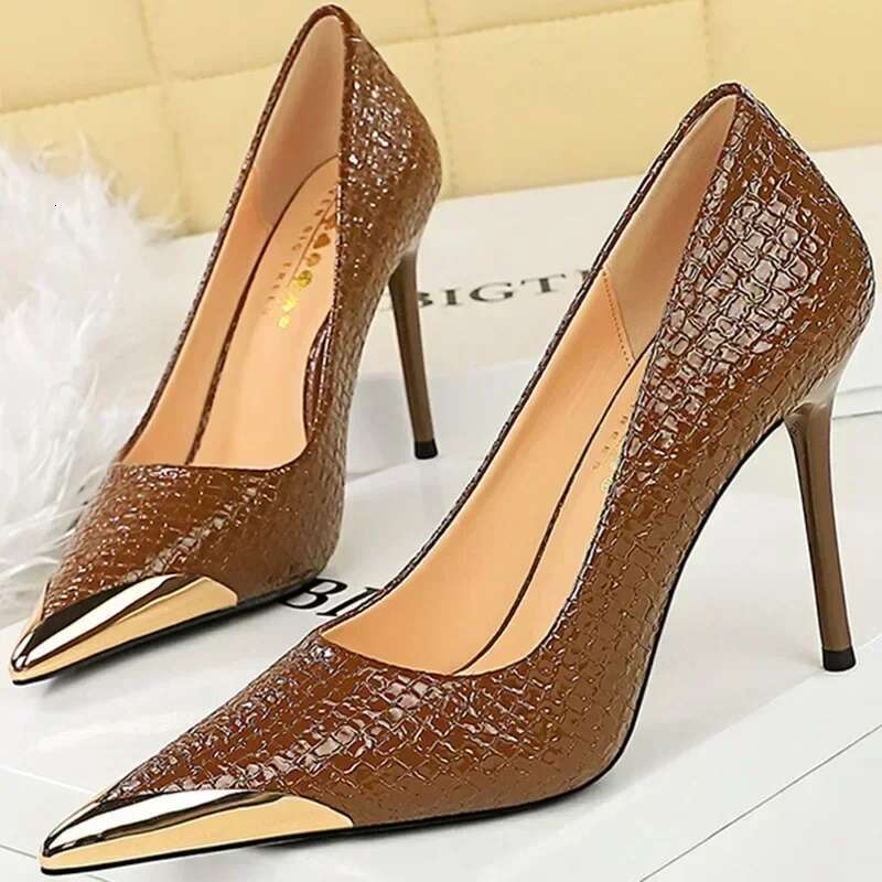 Women Sense Of 9.5cm High Heels Serpentine Retro Pumps Lady Coffee Khaki Patent Leather Metal Pointed Toe Office Shoes