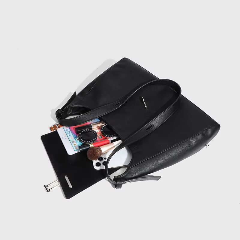 Classic Large Capacity Half Moon Bags For Women Designer Handbags Purses 2025 New In PU Lock Decoration Underarm Shoulder