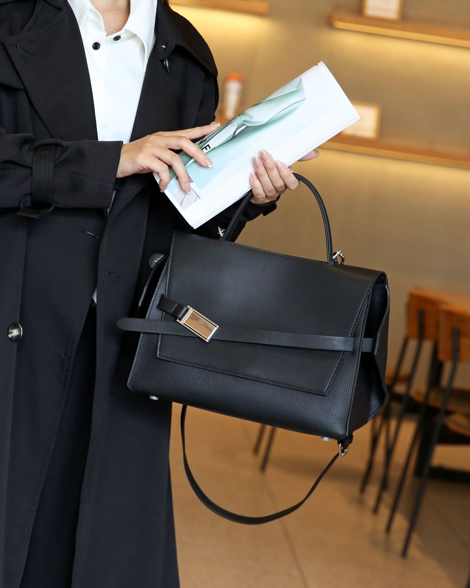 Leather fashion handbag, large capacity tote new niche design, single shoulder diagonal cross bag, female