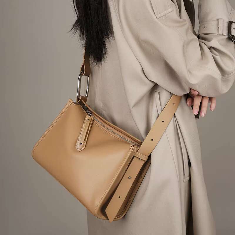 17 Women Shoulder Messenger Crossbody Bag Soft Leather Satchel Large Capacity Designer Black Waterproof Handbag Apricot